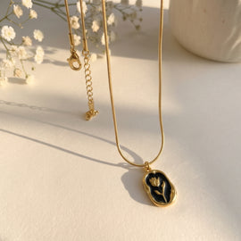 GoldTulip Pendant Necklace